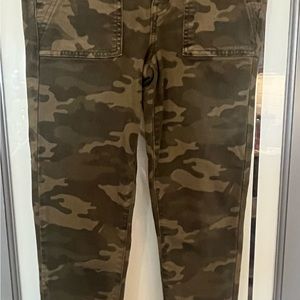 American Eagle Camo high rise jegging crop size 6